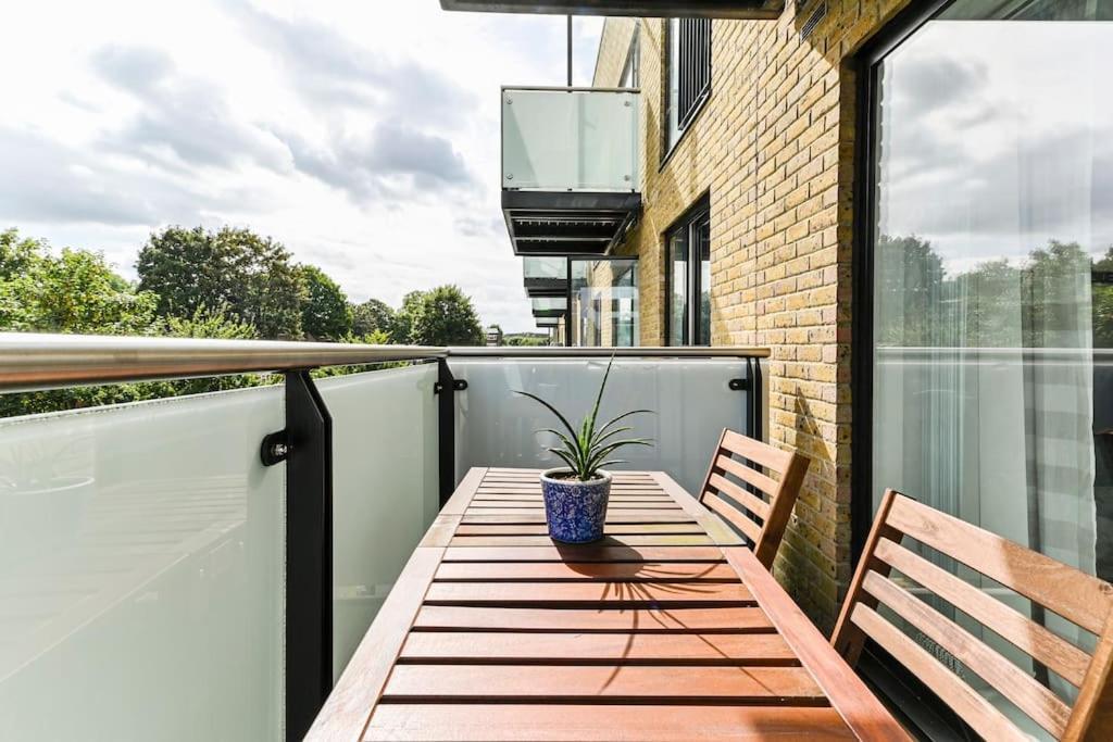 Luxury Lewisham - Zone 2 *