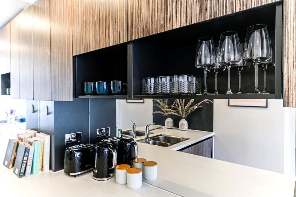 Luxury Lewisham - Zone 2 *